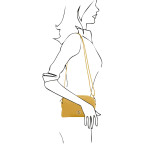 Жовта шкіряна сумка через плече Tuscany Leather TL142375 PASTEL YELLOW - Фотографія № 101