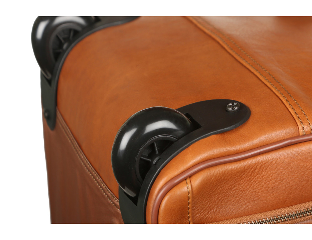 Шкіряна валіза на колесах коньячного кольору Ashwood Leather 8146 TAN - Фотографія № 6