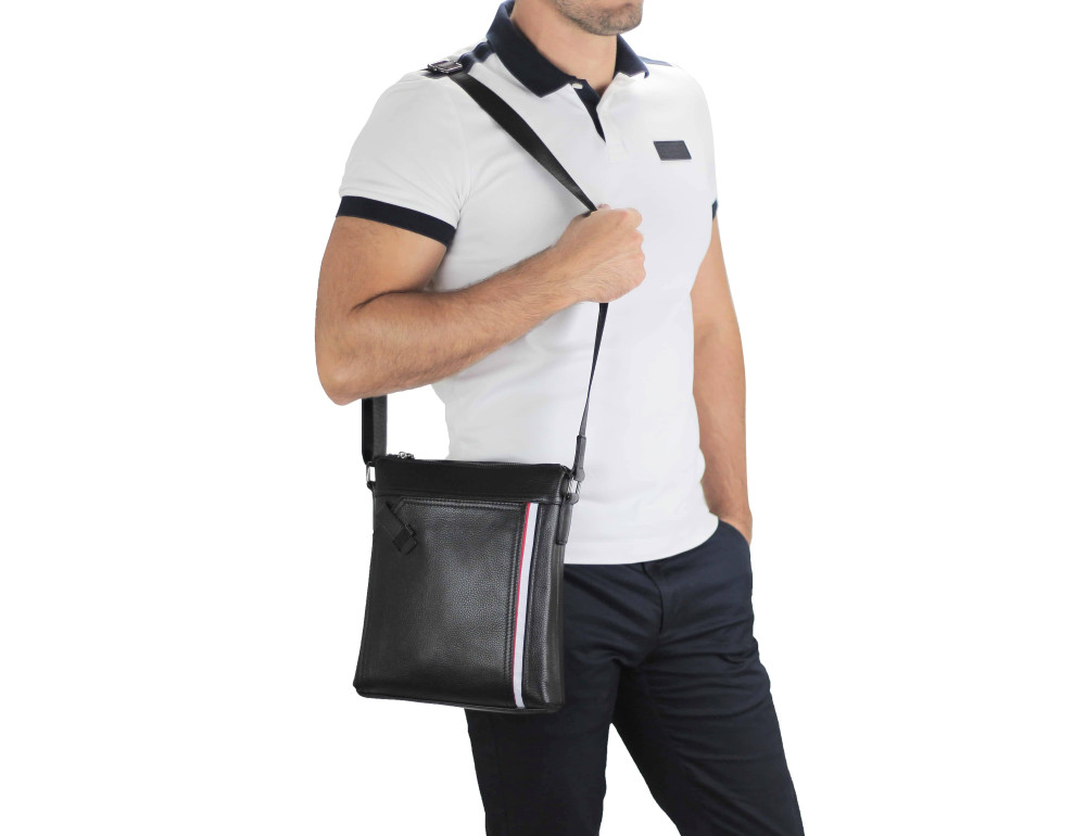 Мужская кожаная сумка через плечо черная Tiding Bag A25F-8867A - Фото № 4